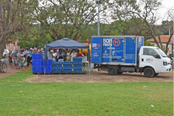 Bom Prato Móvel completa primeira semana atendendo no Zequinha Amêndola